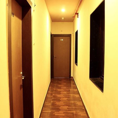 Hotel Trimoorti Колката Екстер'єр фото