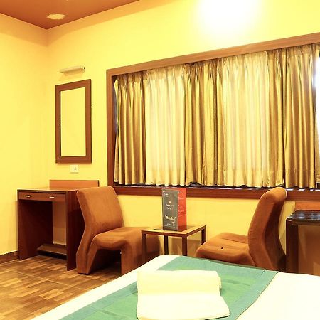 Hotel Trimoorti Колката Екстер'єр фото