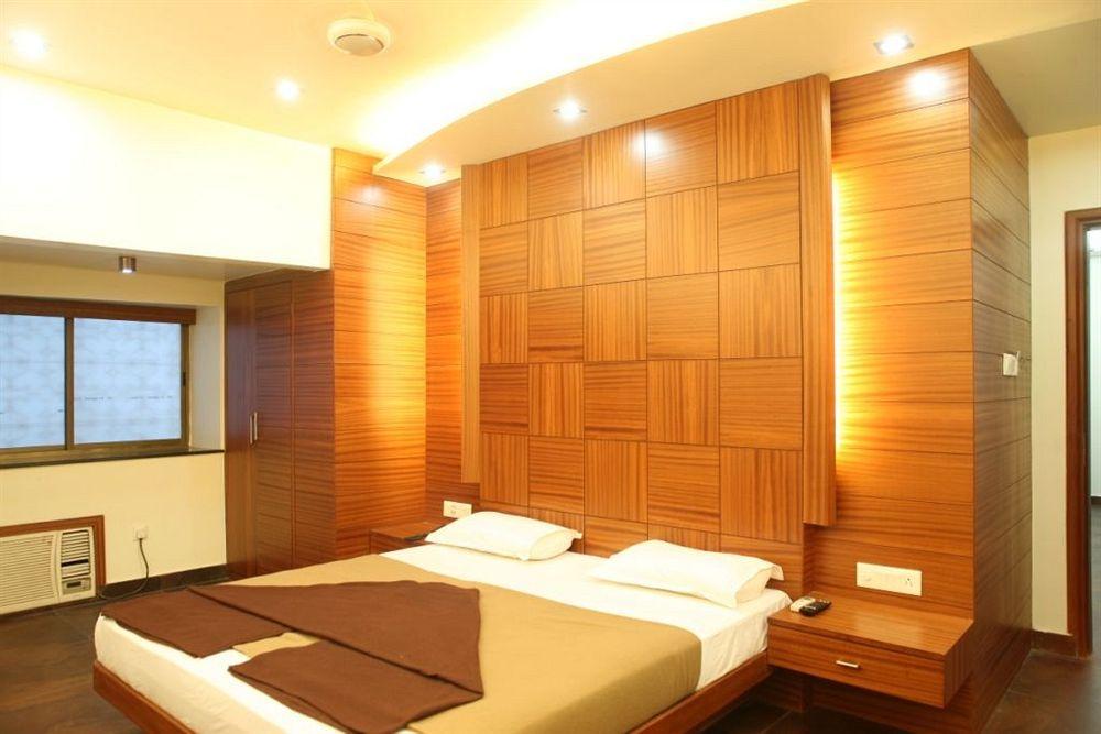 Hotel Trimoorti Колката Екстер'єр фото
