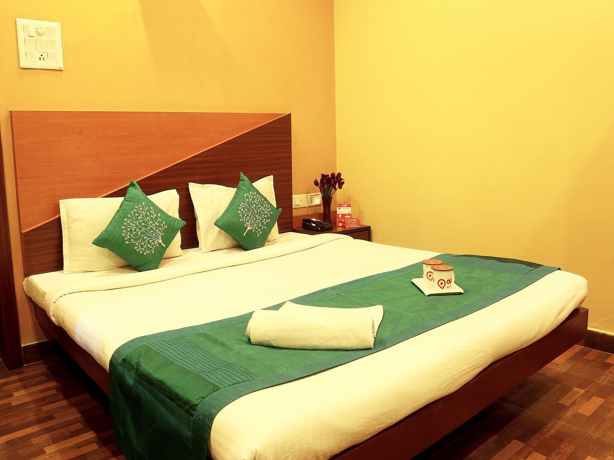 Hotel Trimoorti Колката Екстер'єр фото
