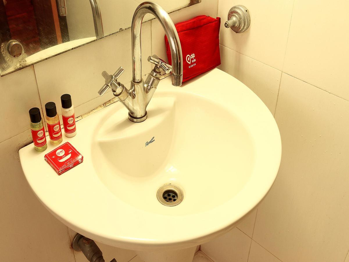 Hotel Trimoorti Колката Екстер'єр фото