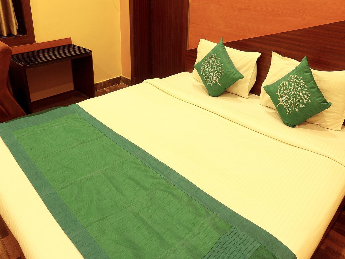 Hotel Trimoorti Колката Екстер'єр фото
