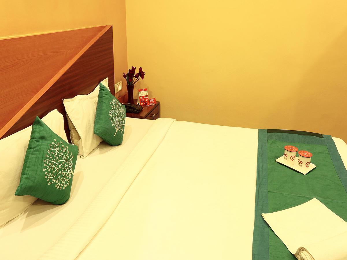 Hotel Trimoorti Колката Екстер'єр фото