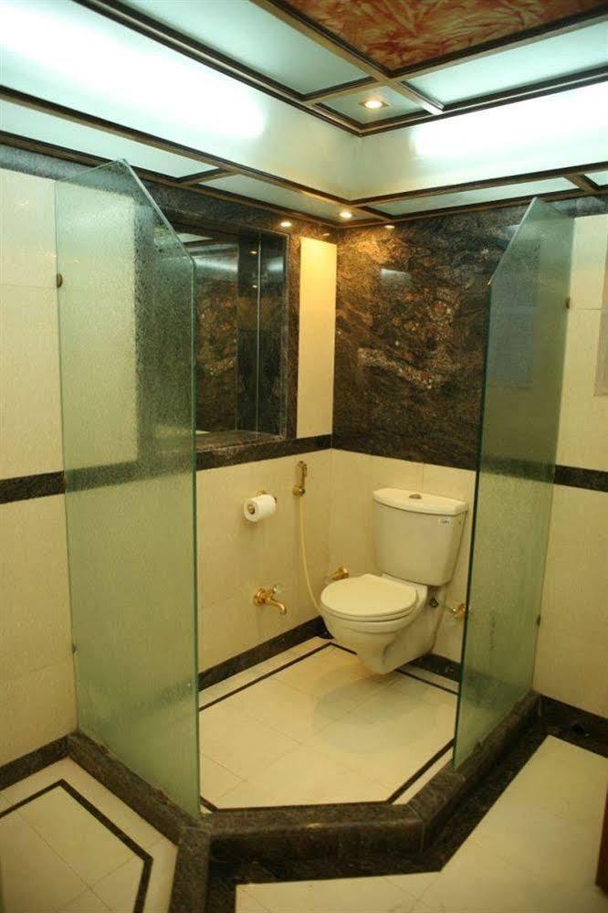 Hotel Trimoorti Колката Екстер'єр фото