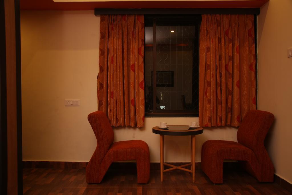 Hotel Trimoorti Колката Номер фото